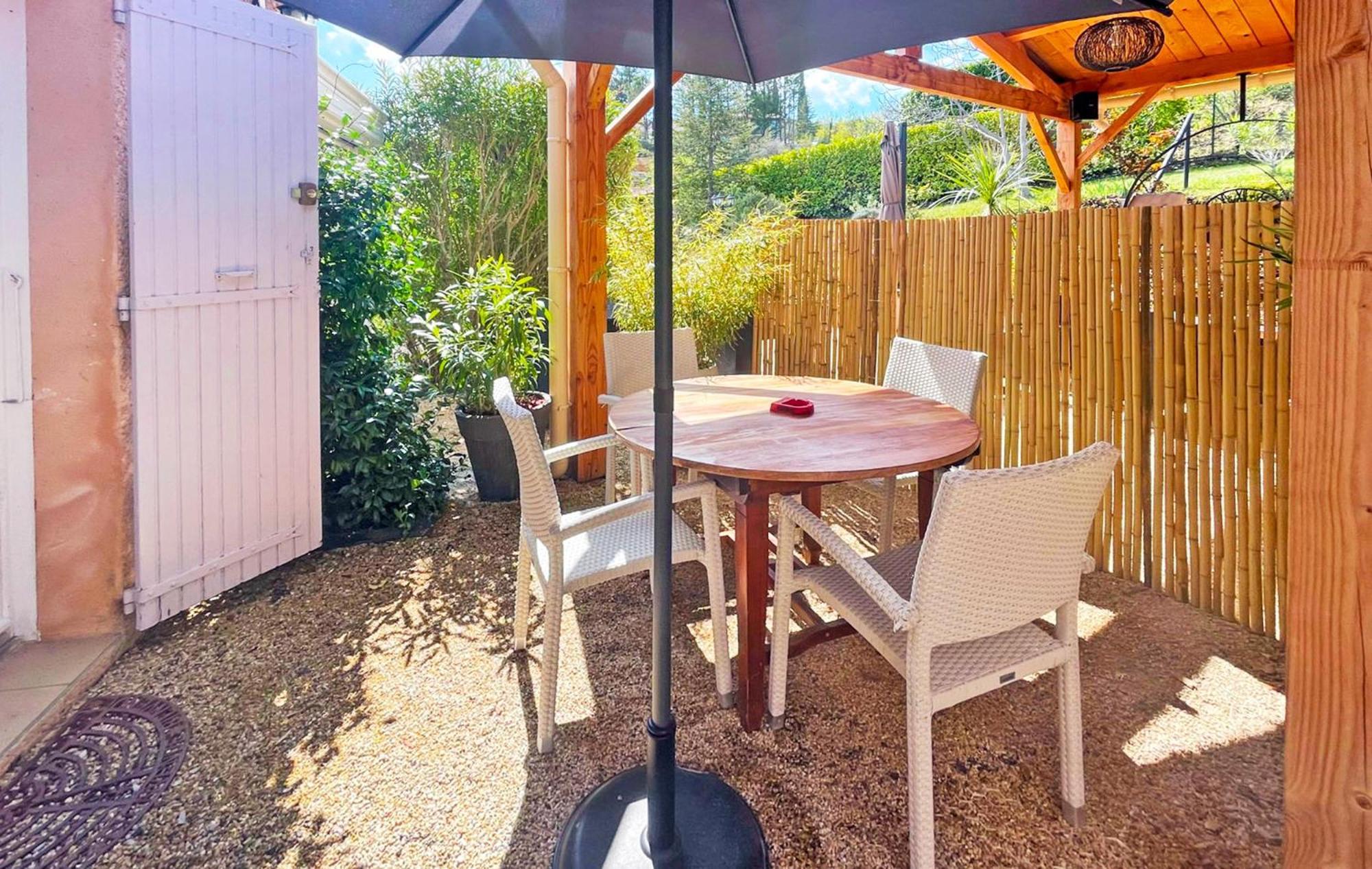 Le Jardin De Celina Bed & Breakfast Valensole Exterior foto