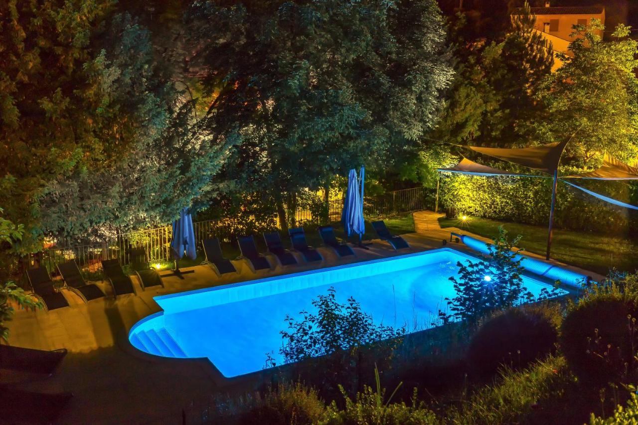 Le Jardin De Celina Bed & Breakfast Valensole Exterior foto